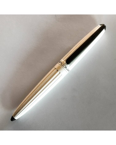 Stylo-plume Diplomat Aero Blanc Perle, bec (plume) acier inoxydable, fabriqué en Allemagne