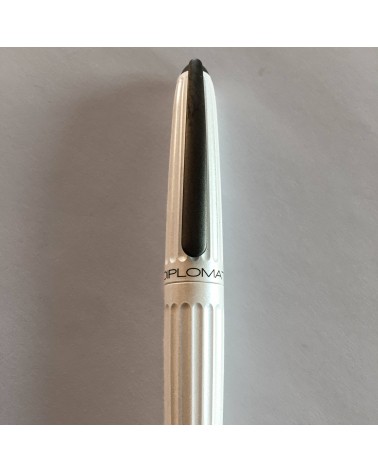 Stylo-plume Diplomat Aero Blanc Perle, bec (plume) acier inoxydable, fabriqué en Allemagne