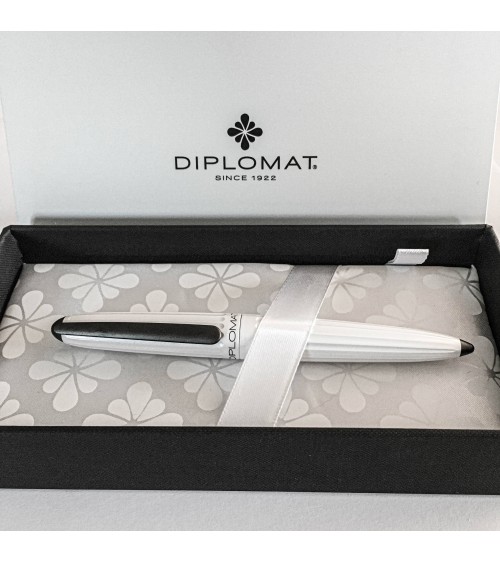 Stylo-plume Diplomat Aero Blanc Perle, bec (plume) acier inoxydable, fabriqué en Allemagne