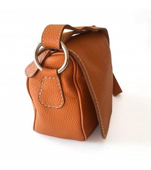Sac à main EM-EL, modèle Laura petit, en cuir de vachette premier choix couleur mandarine. Fabriqué en Europe.