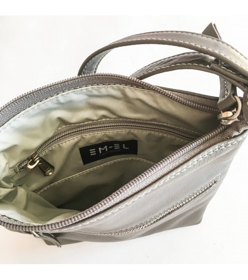 Sac à main EM-EL, modèle Nina, petit, en cuir de vachette premier choix de couleur grise. Fabriqué en Europe.
