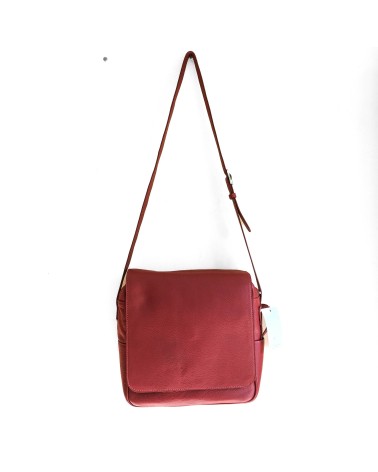 Grand sac à main Laurige modèle Antibe, cuir vachette rouge, sangle ajustable.  Fabriqué en France.
