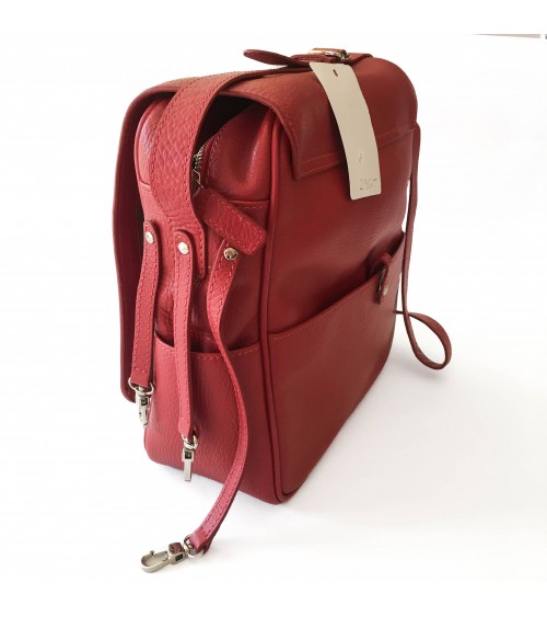 Grand sac à main Laurige modèle Antibe, cuir vachette rouge, sangle ajustable.  Fabriqué en France.