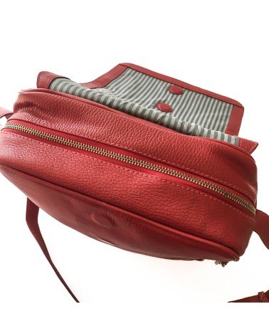 Grand sac à main Laurige modèle Antibe, cuir vachette rouge, sangle ajustable.  Fabriqué en France.