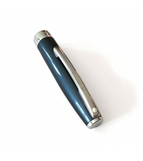Roller Sheaffer Sagaris Metallic Blue, attributs chromés, avec le point blanc caractéristique de la marque