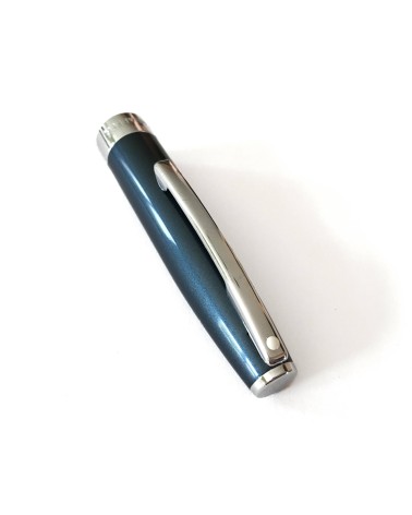 Roller Sheaffer Sagaris Metallic Blue, attributs chromés, avec le point blanc caractéristique de la marque