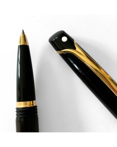 Roller Sheaffer Valor noir brillant, attributs plaqués or 22 carats, fabriqué en Italie