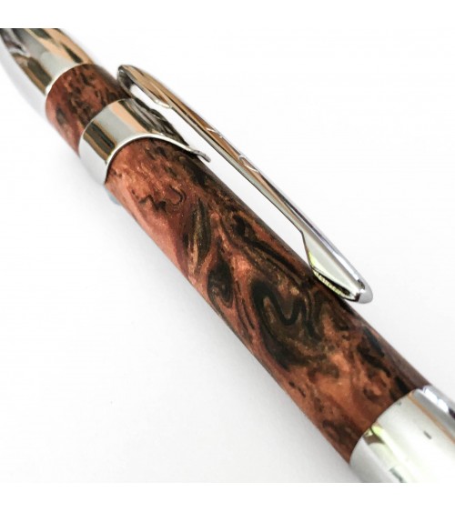 Stylo-bille Récife Baoshi Shakin Ambre mat, inspiré par le pouvoir des pierres précieuses, qui s’ouvre d’une petite secousse