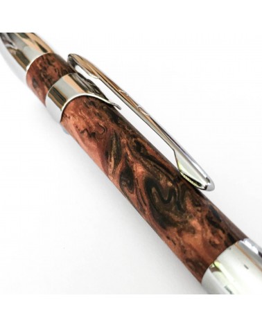 Stylo-bille Récife Baoshi Shakin Ambre mat, inspiré par le pouvoir des pierres précieuses, qui s’ouvre d’une petite secousse