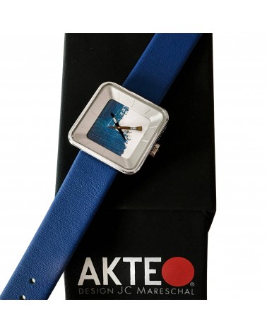 Montre AKTEO Peinture sQuare 29 Bleu, bracelet cuir bleu.