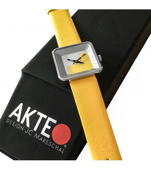 Montre AKTEO Peinture sQuare 29 Jaune, bracelet cuir jaune.