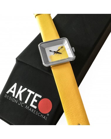 Montre AKTEO Peinture sQuare 29 Jaune, bracelet cuir jaune.