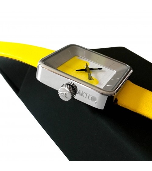 Montre AKTEO Peinture sQuare 29 Jaune, bracelet cuir jaune.