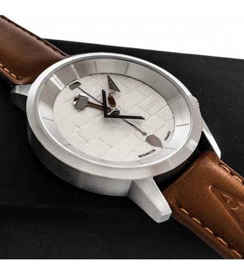 Montre AKTEO Maçon 38 Blanc-Acier Inox, bracelet cuir cognac