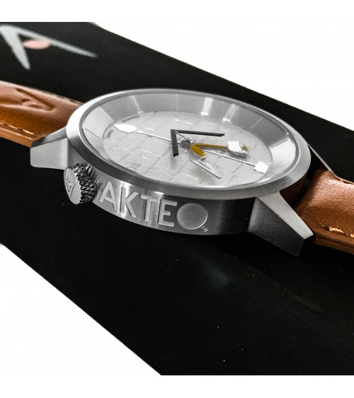 Montre AKTEO Maçon 38 Blanc-Acier Inox, bracelet cuir cognac