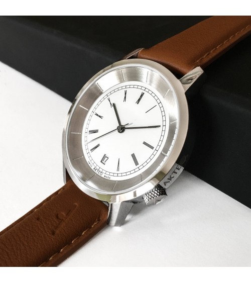 Montre AKTEO Roma Dato 38 Blanc-Acier inox, bracelet cuir cognac
