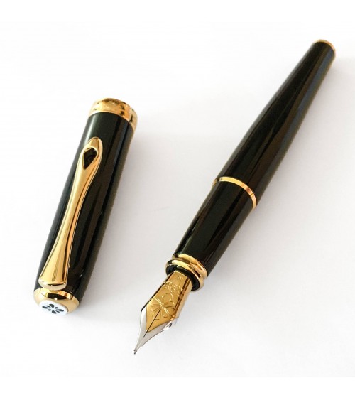 Stylo-plume Diplomat Excellence A2 laqué noir, attributs dorés, fabriqué en Allemagne