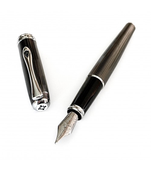 Stylo-plume Diplomat Excellence A2 Guilloché Noir-Chrome, fabriqué en Allemagne