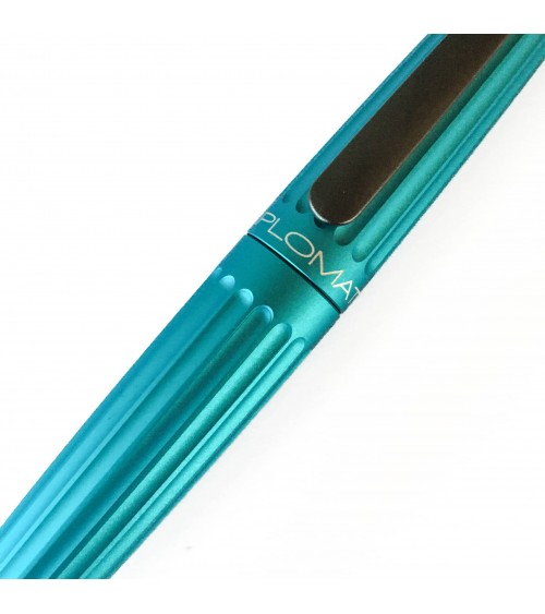 Stylo-bille Diplomat Aero Turquoise, attributs noir mat