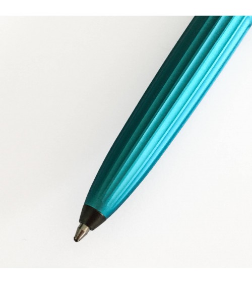 Stylo-bille Diplomat Aero Turquoise, attributs noir mat