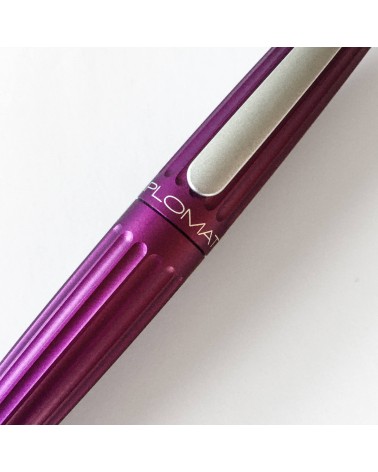 Stylo-bille Diplomat Aero Violet, attributs gris mat