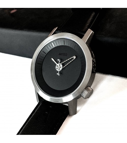 Montre Akteo Cyclisme 42, Noir-Acier brossé, bracelet cuir noir