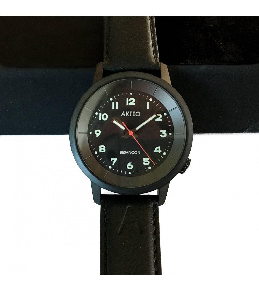 Montre AKTEO Besançon 38 Noir-Noir, bracelet cuir noir