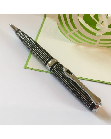 Stylo-bille Diplomat Excellence A+ Wave. L'Ecritoire design, Lausanne.