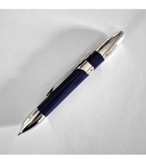 Stylo-bille Récife Riviera Shakin Marine (bleu foncé) qui s’ouvre et se ferme d’une simple secousse.