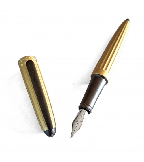 Stylo-plume Diplomat Aero Champagne, bec (plume) acier inoxydable, fabriqué en Allemagne