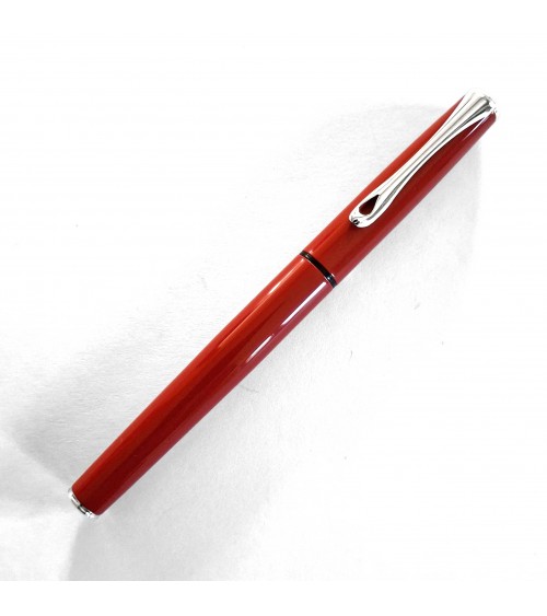 Stylo-plume Diplomat Esteem Rouge laqué, fabriqué en Allemagne