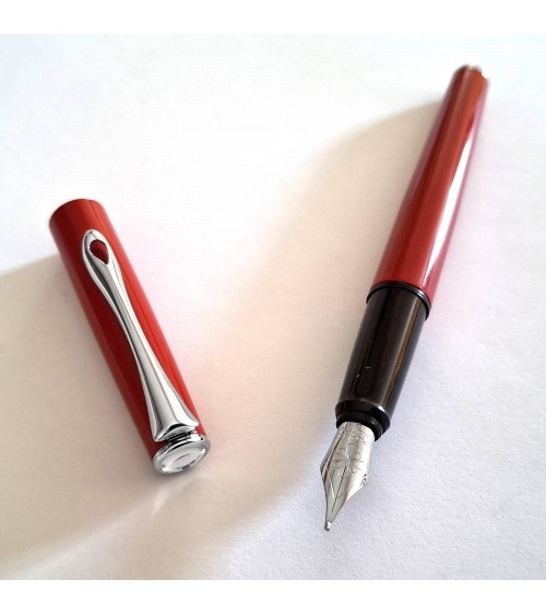 Stylo-plume Diplomat Esteem Rouge laqué, fabriqué en Allemagne