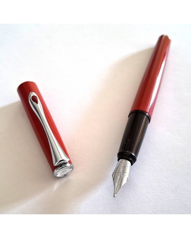 Stylo-plume Diplomat Esteem Rouge laqué, fabriqué en Allemagne