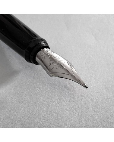 Stylo-plume Diplomat Esteem Rouge laqué, fabriqué en Allemagne