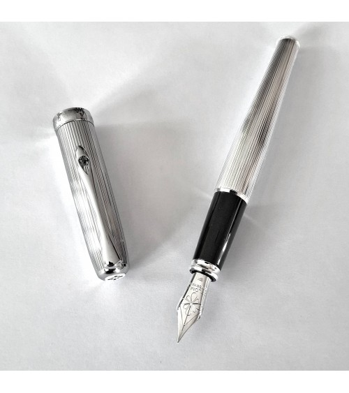 Stylo-plume Diplomat Excellence A2 Guilloché chrome, fabriqué en Allemagne