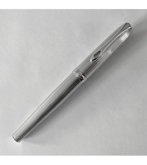 Stylo-plume Diplomat Excellence A2 Guilloché chrome, fabriqué en Allemagne