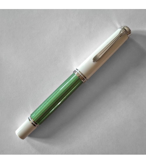 Stylo-plume &agrave; piston Pelikan Souver&auml;n 605 Green White plume or 14 carats rhodi&eacute;