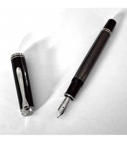 Stylo-plume à piston Pelikan Souverän 605 Stresemann, plume or 14 carats rhodié