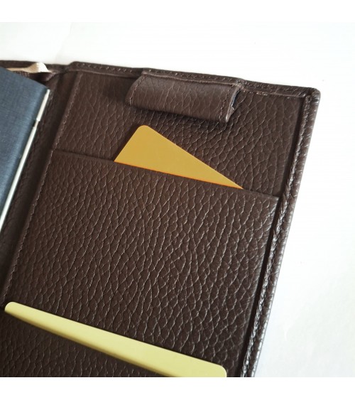 Carnet X47 rechargeable, cuir brun foncé, format A6, contient 4 carnets