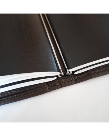 Carnet X47 rechargeable, cuir brun foncé, format A6, contient 4 carnets