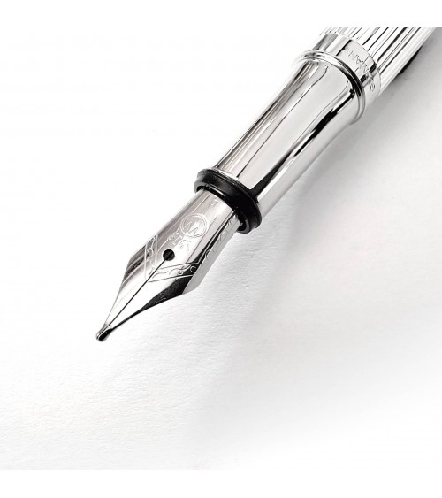 Stylo-plume Waldmann Pocket 2381, argent sterling 925, entièrement guilloché décor lignes parallèles, bec inox largeur M