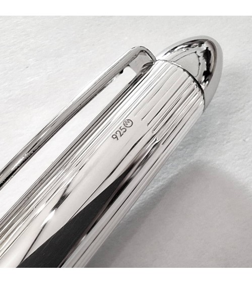 Stylo-plume Waldmann Pocket 2381, argent sterling 925, entièrement guilloché décor lignes parallèles, bec inox largeur M