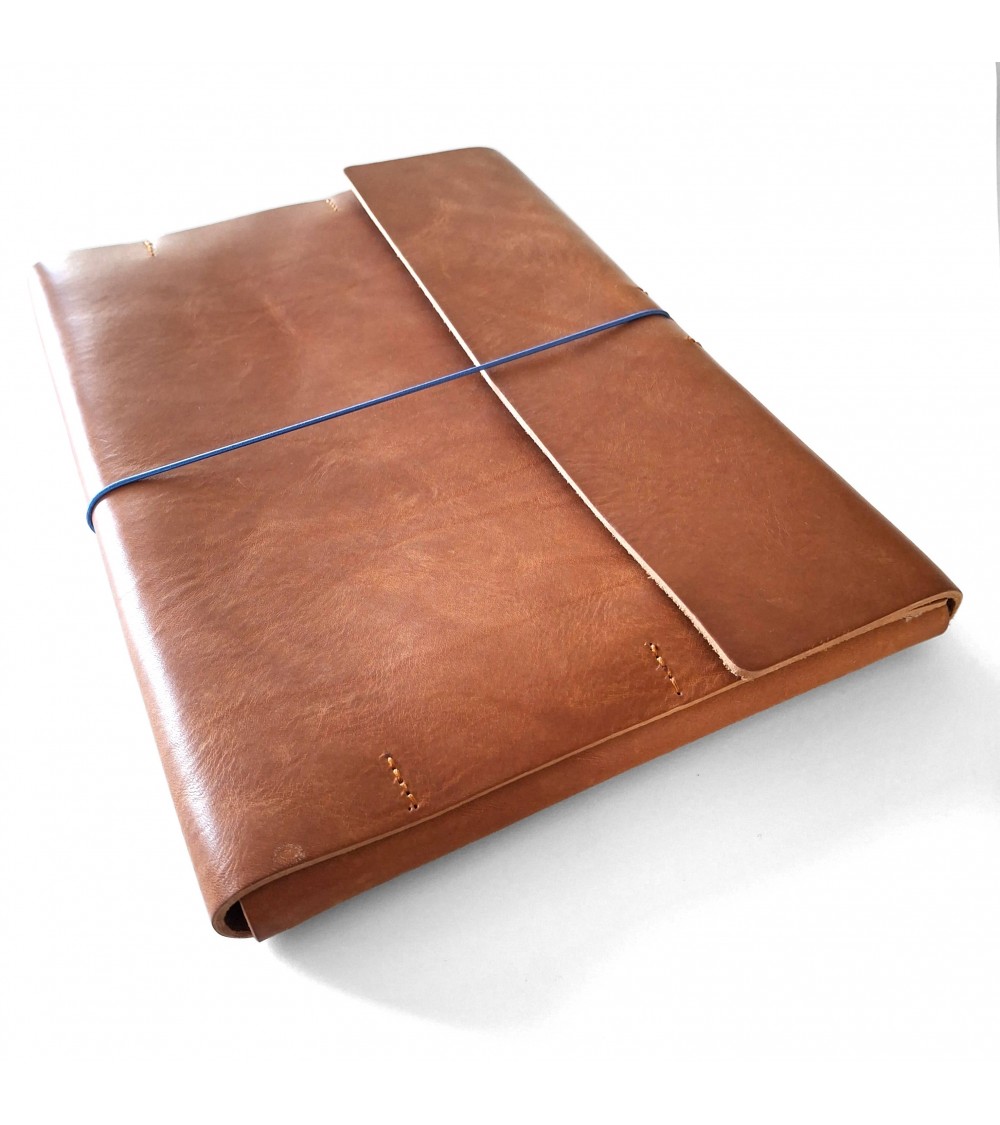 Poche plate à rabat PA, cuir épais cognac