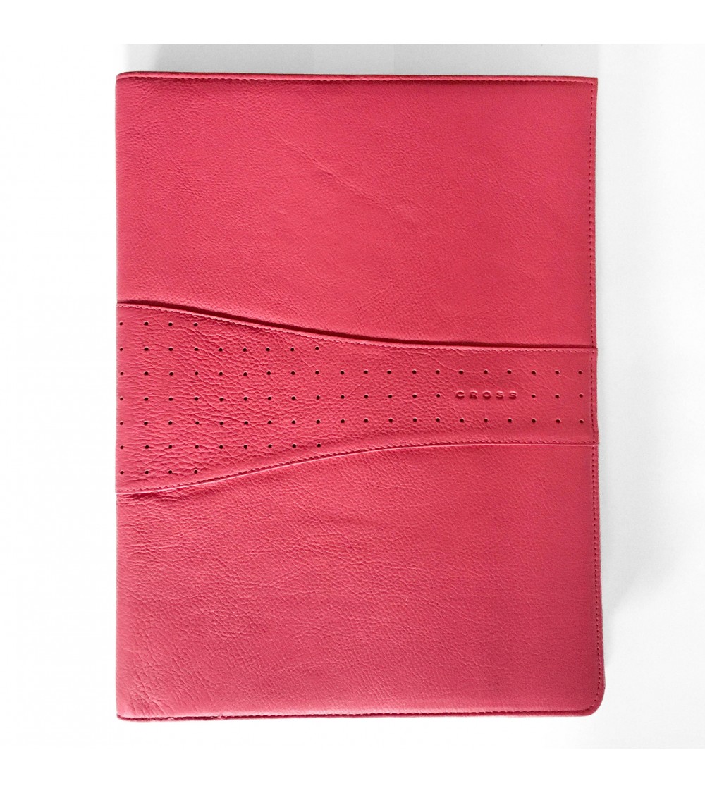 Porte bloc Cross A4, cuir pleine fleur rose, 4 compartiments pour cartes, 3 poches de différentes tailles, stylo-bille Cross.