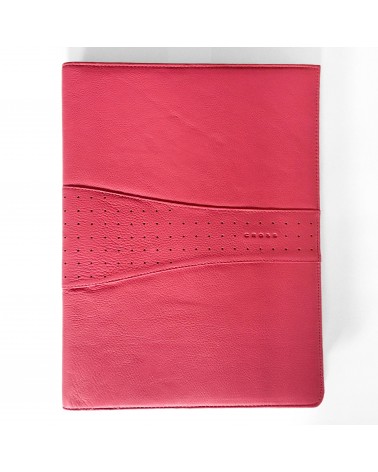 Porte bloc Cross A4, cuir pleine fleur rose, 4 compartiments pour cartes, 3 poches de différentes tailles, stylo-bille Cross.