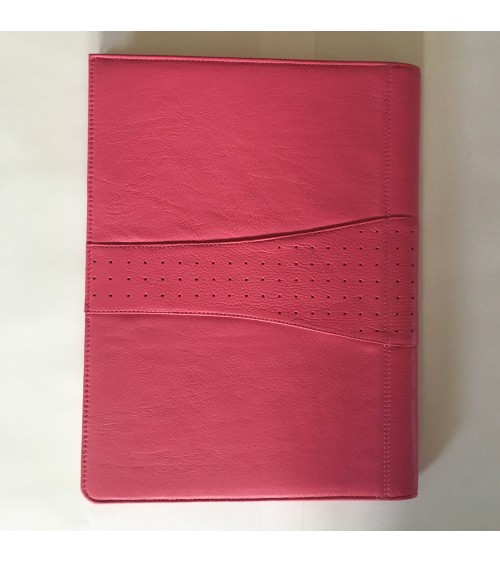 Porte bloc Cross A4, cuir pleine fleur rose, 4 compartiments pour cartes, 3 poches de différentes tailles, stylo-bille Cross.