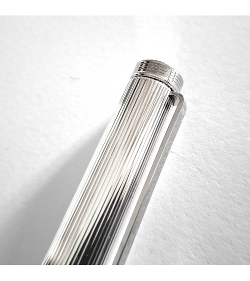 Stylo-plume Waldmann Tapio, argent sterling 925, entièrement guilloché de lignes parallèles longitudinales, bec inox
