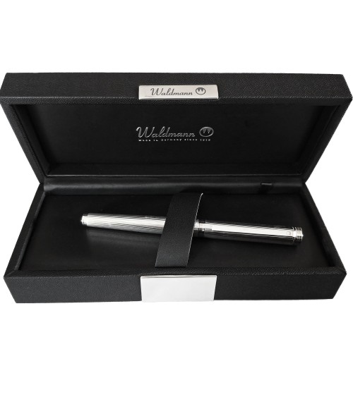 Stylo-plume Waldmann Tapio, argent sterling 925, entièrement guilloché de lignes parallèles longitudinales, bec inox