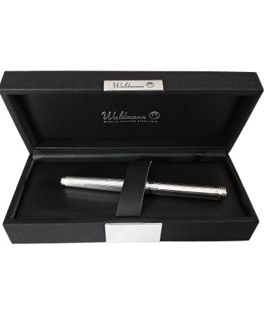 Stylo-plume Waldmann Tapio, argent sterling 925, entièrement guilloché de lignes parallèles longitudinales, bec inox