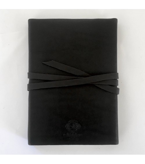Carnet Manufactus Laccio, couverture cuir veau noir, dos du carnet. L'Ecritoire design, lausanne.